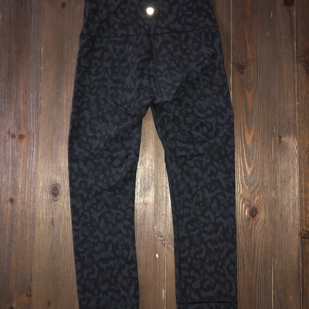COPY - Lululemon high rise cropped